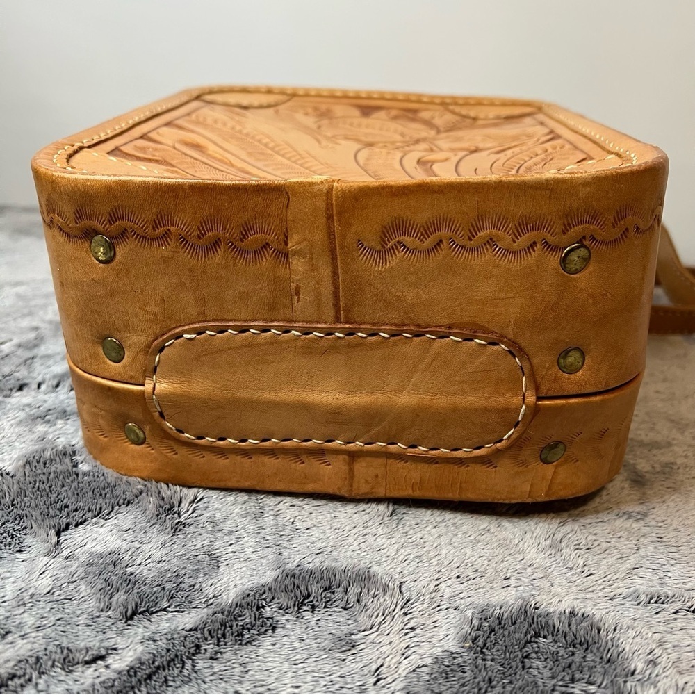 Vintage Leather Hand tooled Floral Design Purse - Picture 3 of 7